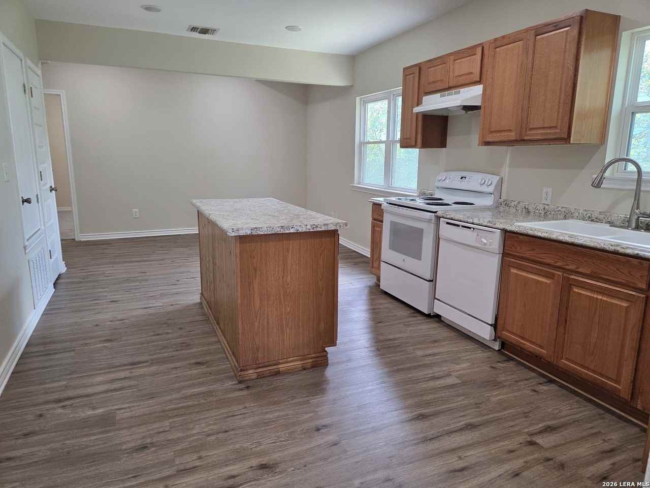 727 Menefee Blvd - Photo 6 of 17