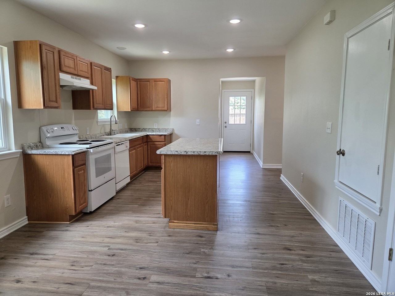727 Menefee Blvd - Photo 7 of 17