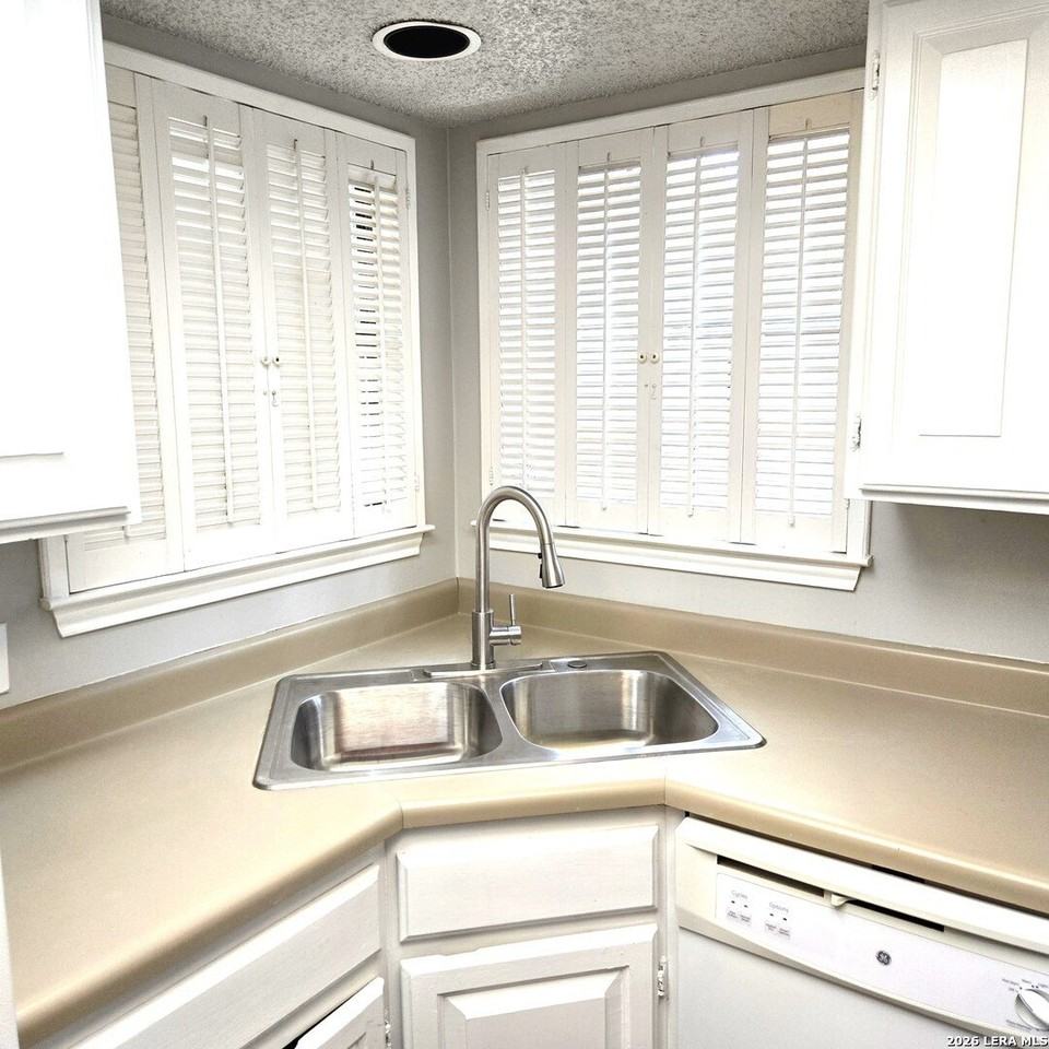 17226 Beacon Woods - Photo 7 of 18