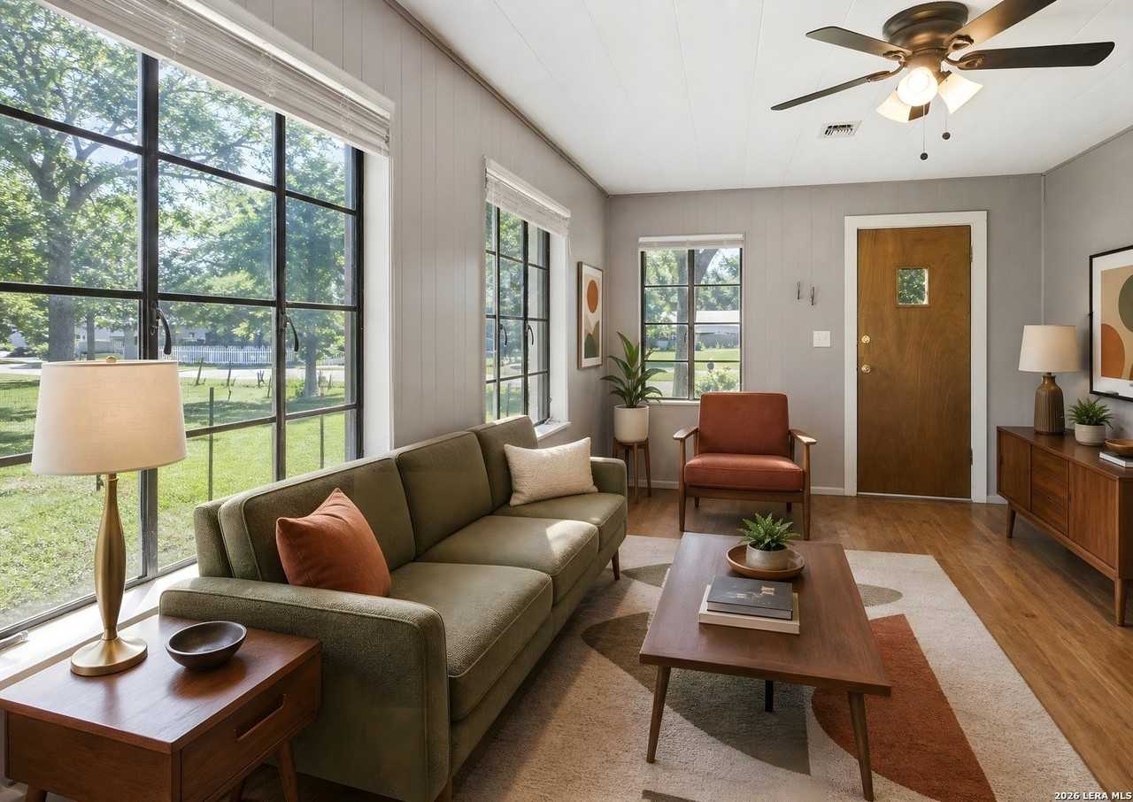 705 Florence St - Photo 5 of 17