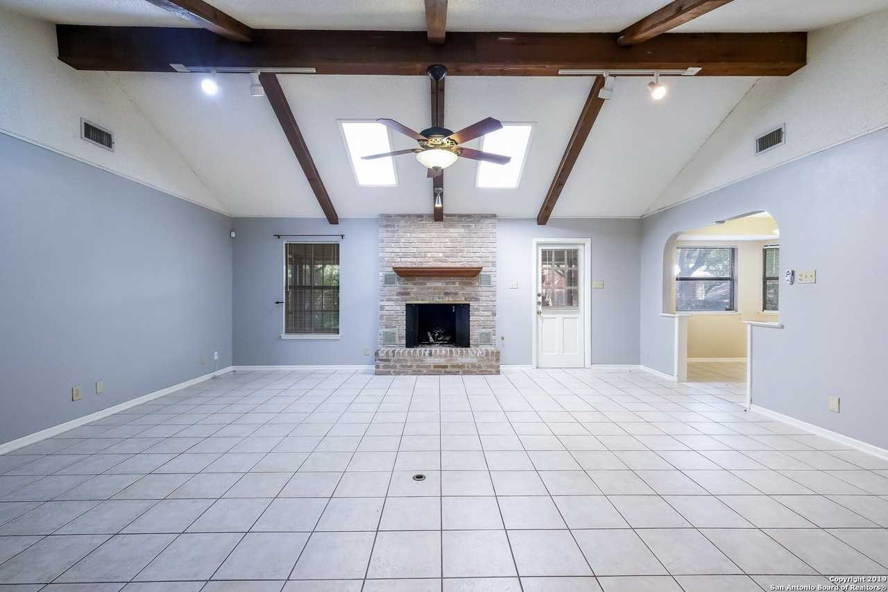 2507 Hidden Glen St - Photo 5 of 22