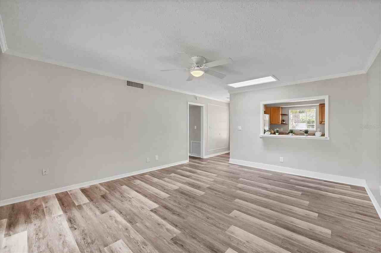 2403 Aspinwall St - Photo 6 of 26