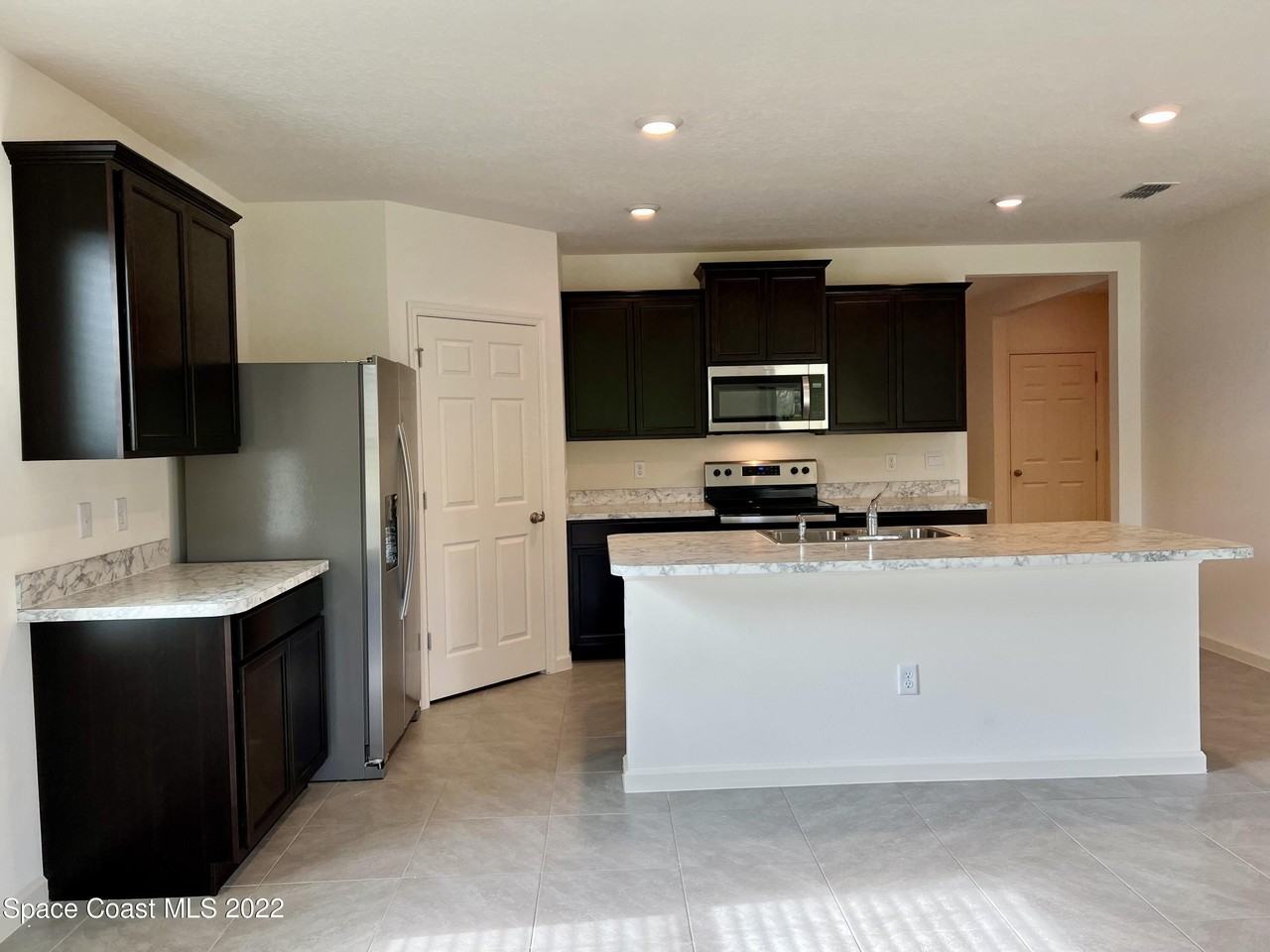 3400 Burrowing Owl Dr - Photo 6 of 32