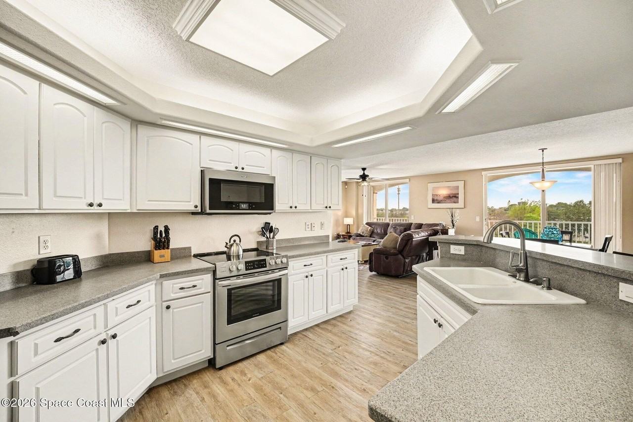 820 Del Rio Way #401 - Photo 2 of 15