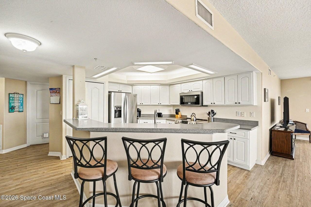 820 Del Rio Way #401 - Photo 3 of 15
