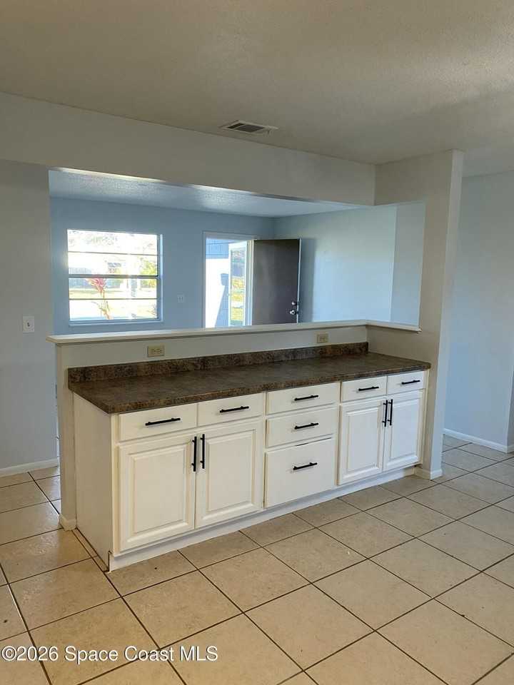 3020 Mary St - Photo 2 of 27