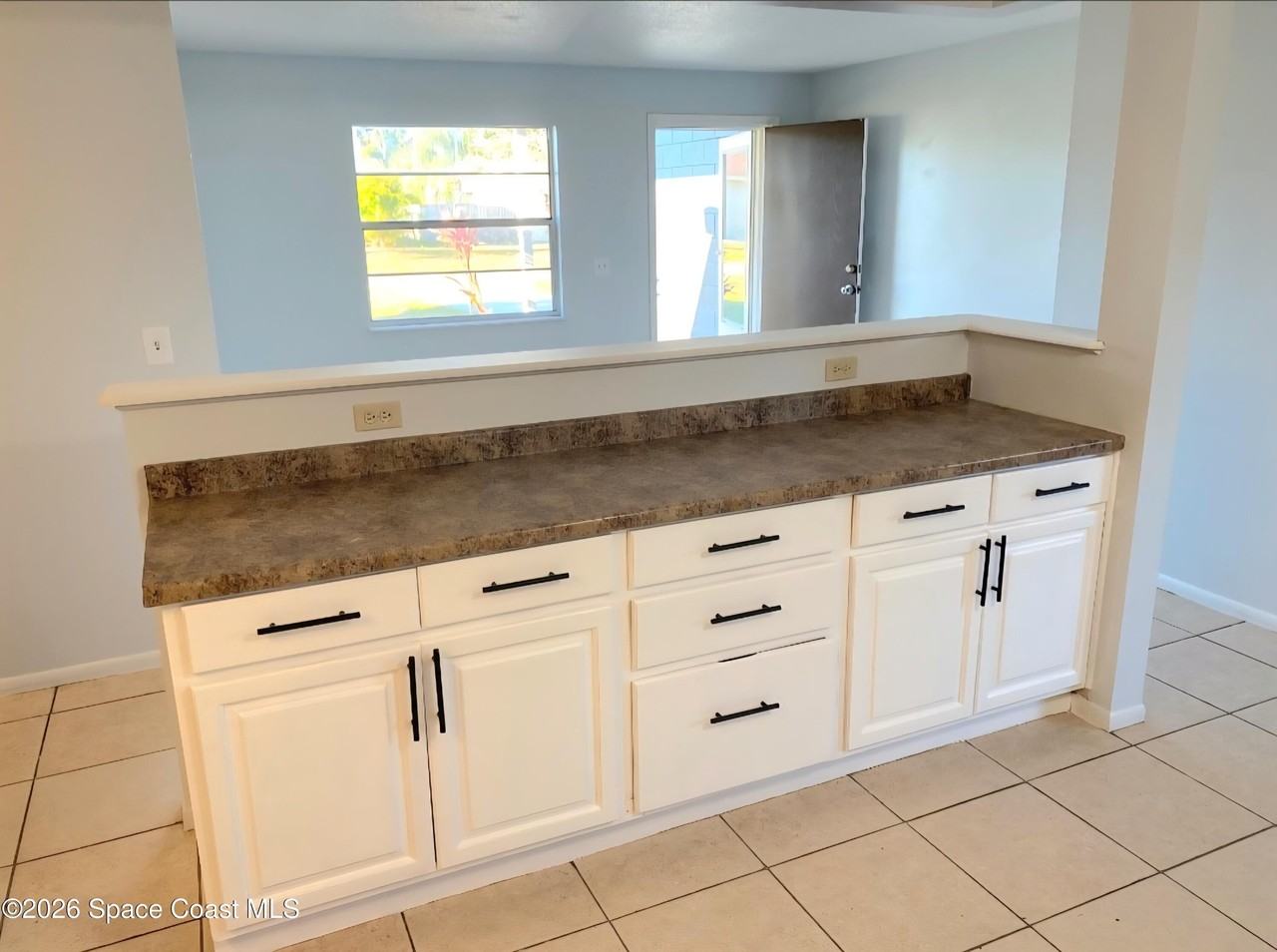 3020 Mary St - Photo 5 of 27