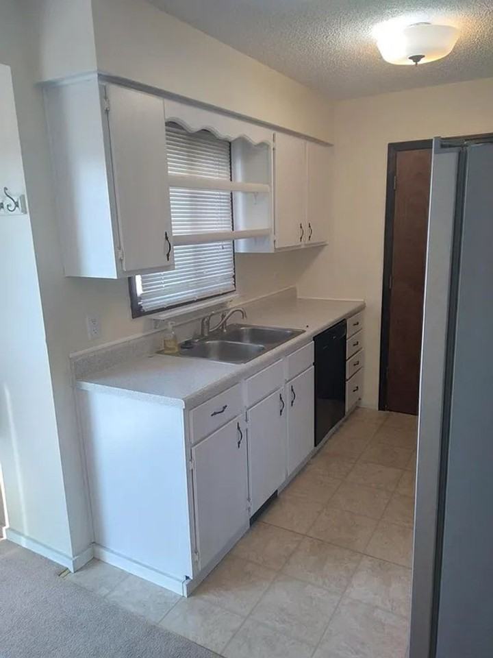 2104 Timber Creek Dr - Photo 2 of 6