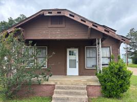featured image of 1033 Bowie St