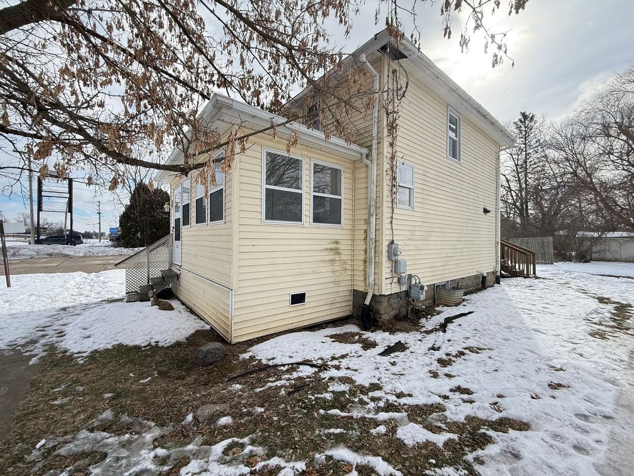 2321 W Main St - Photo 2 of 28