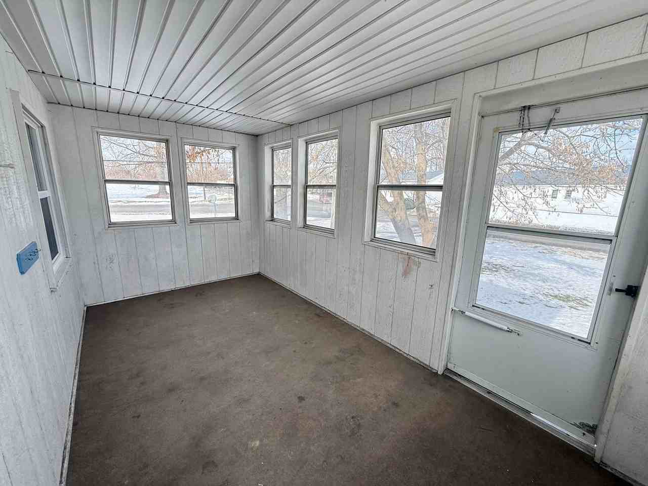 2321 W Main St - Photo 6 of 28