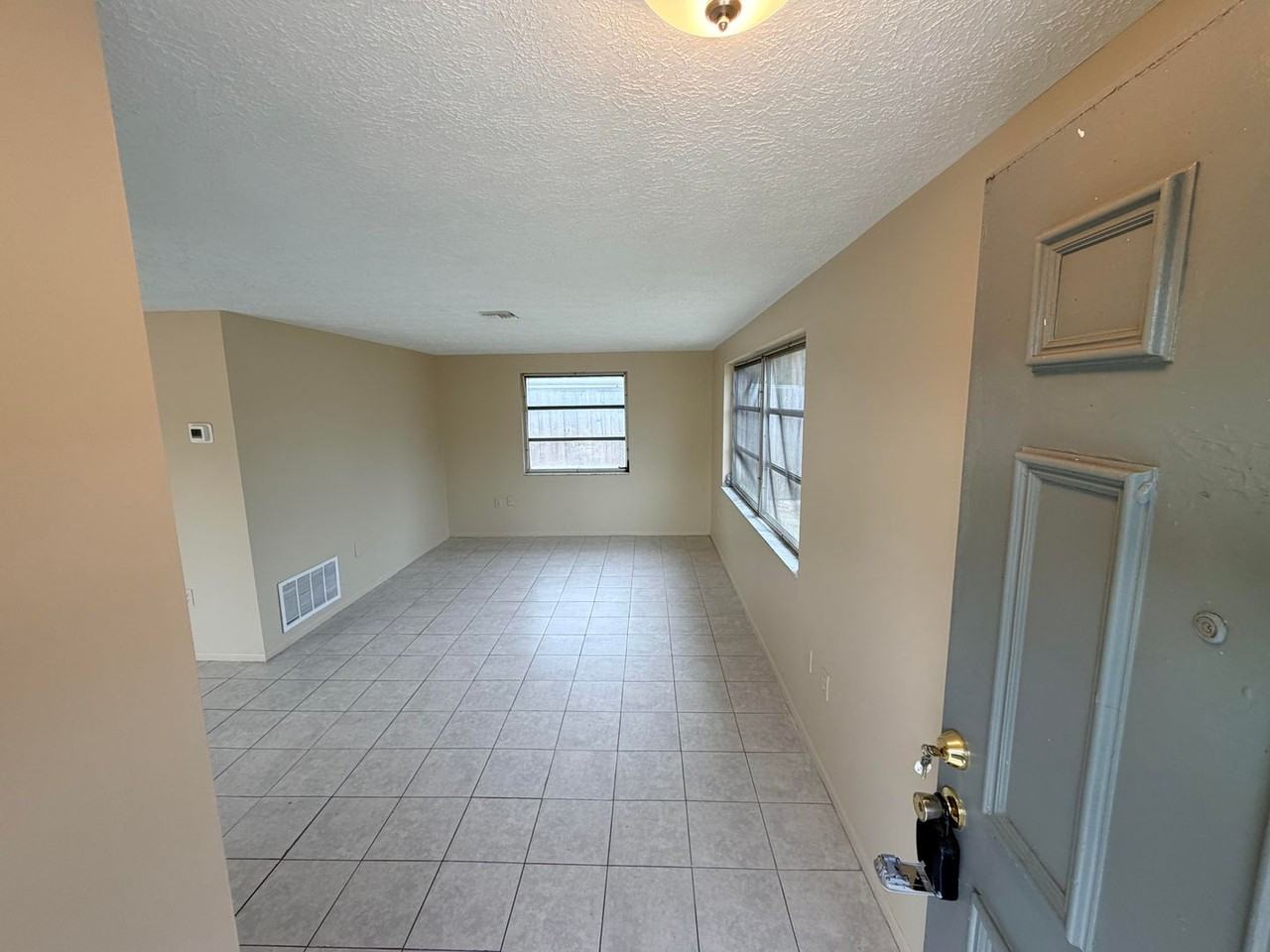 6330 Pennsylvania Ave - Photo 3 of 20