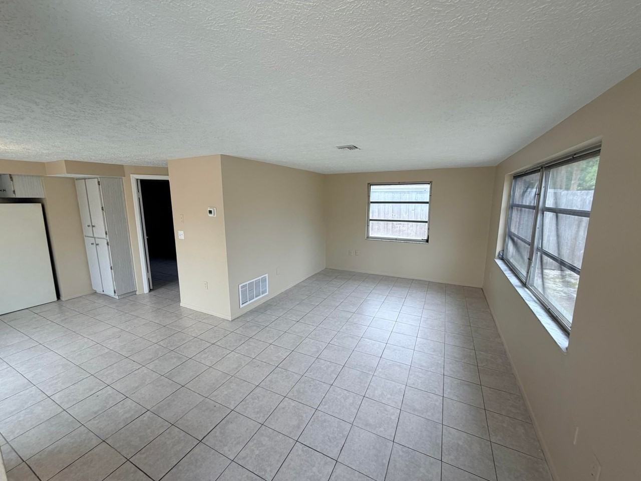6330 Pennsylvania Ave - Photo 4 of 20