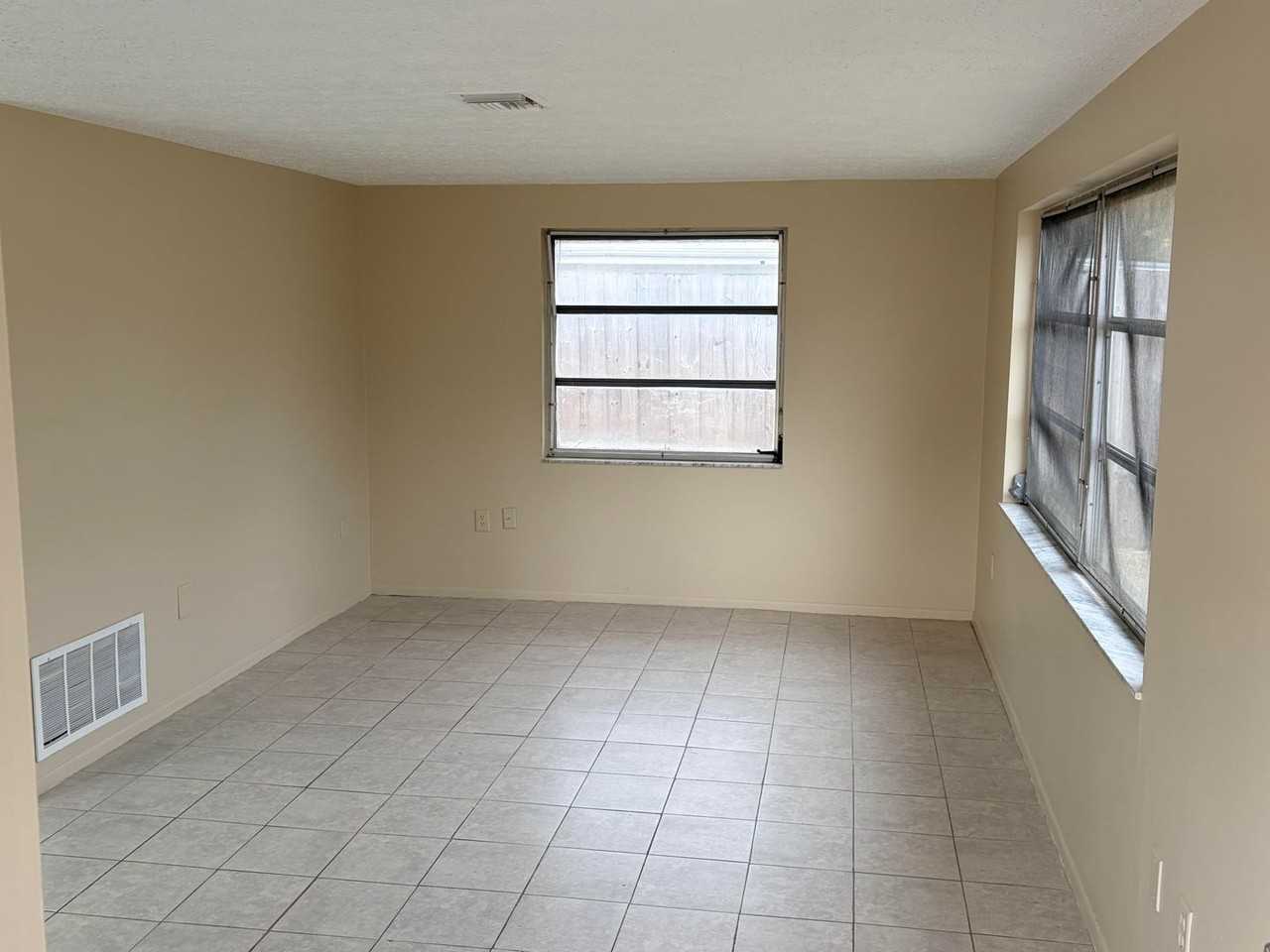 6330 Pennsylvania Ave - Photo 5 of 20