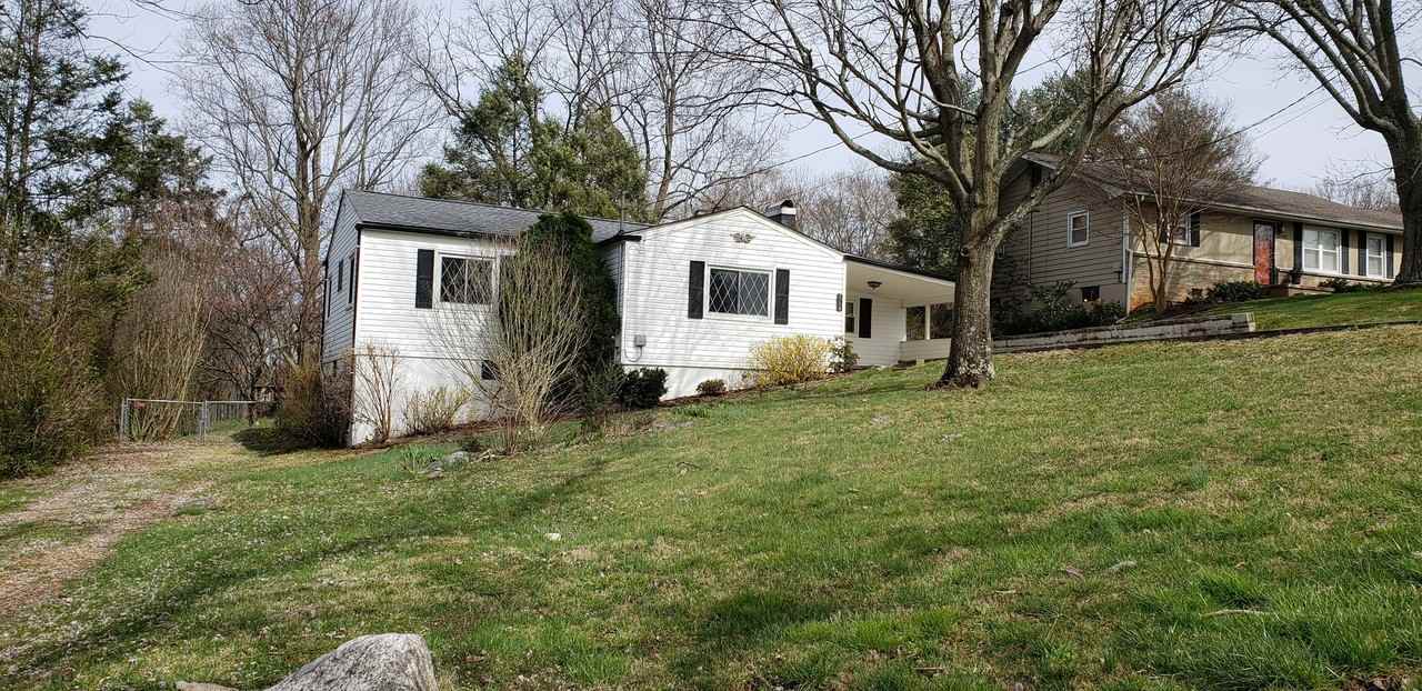 2704 Redbud St - Photo 2 of 11