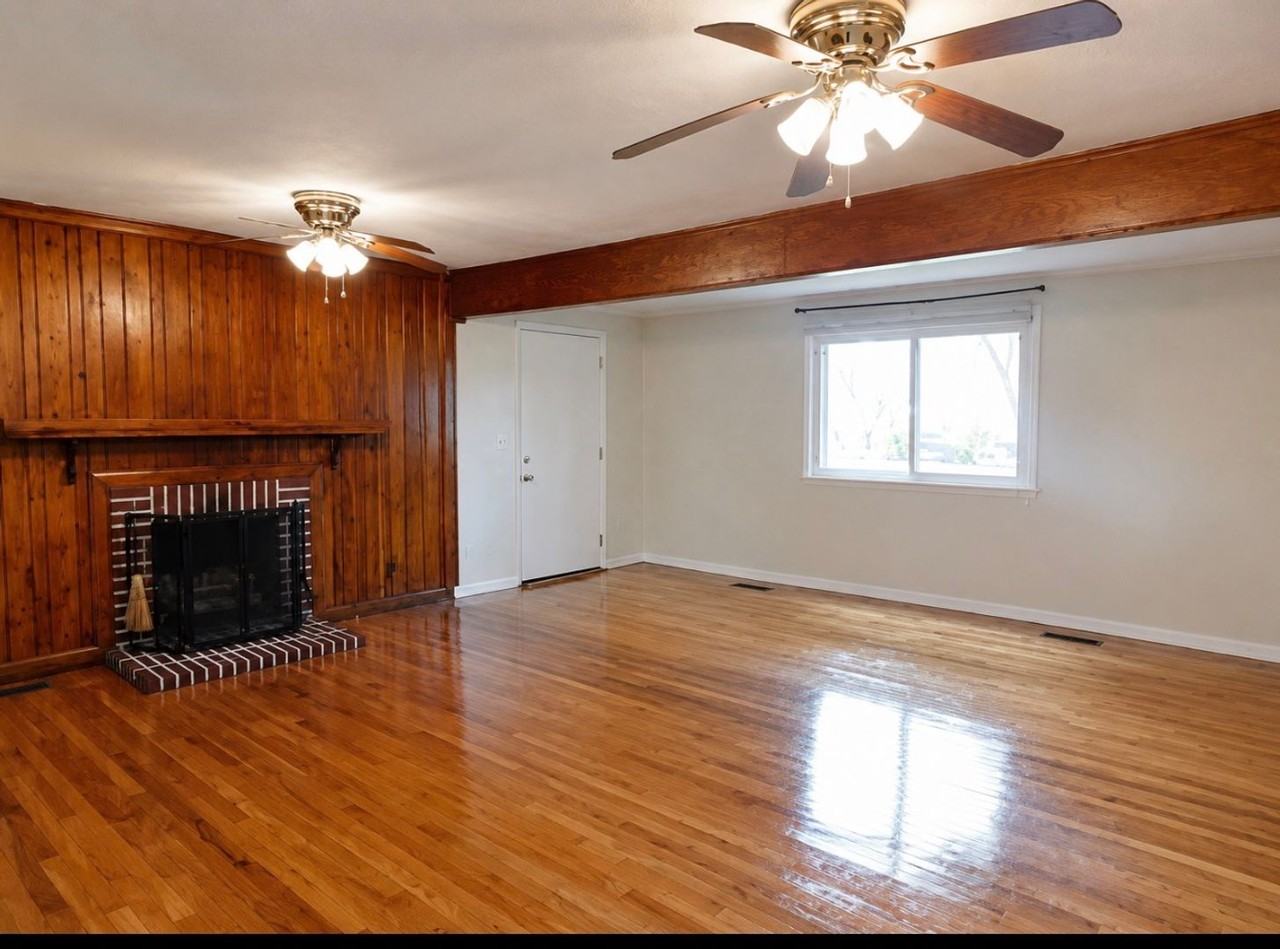 2704 Redbud St - Photo 3 of 11