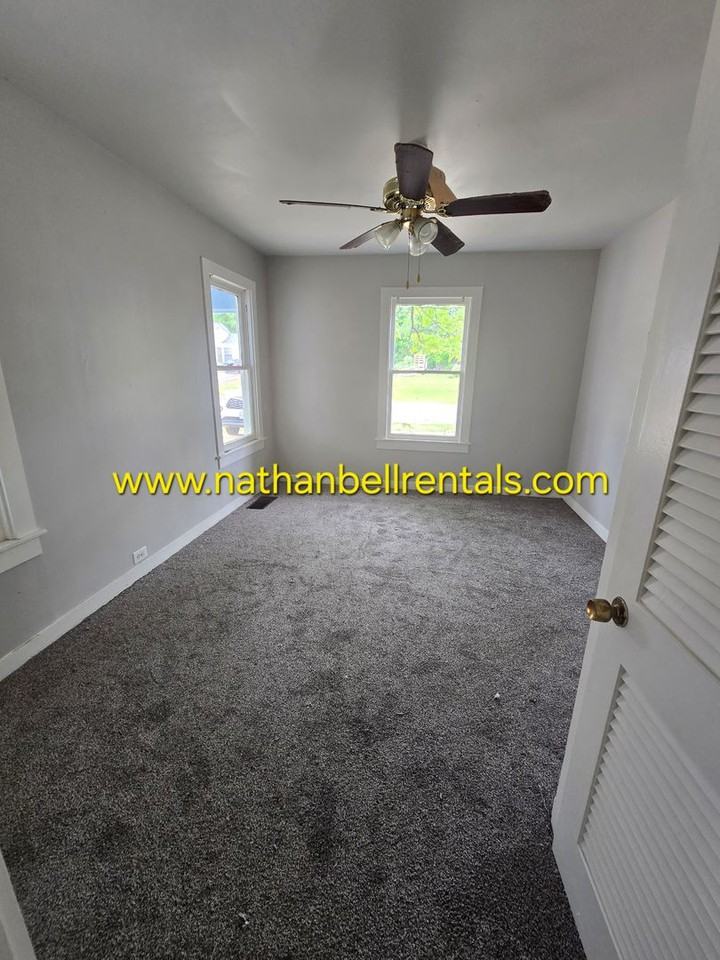 101 23rd St Se - Photo 4 of 12
