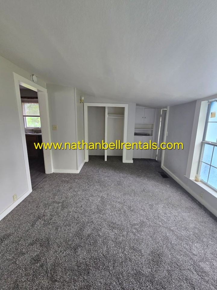 101 23rd St Se - Photo 5 of 12