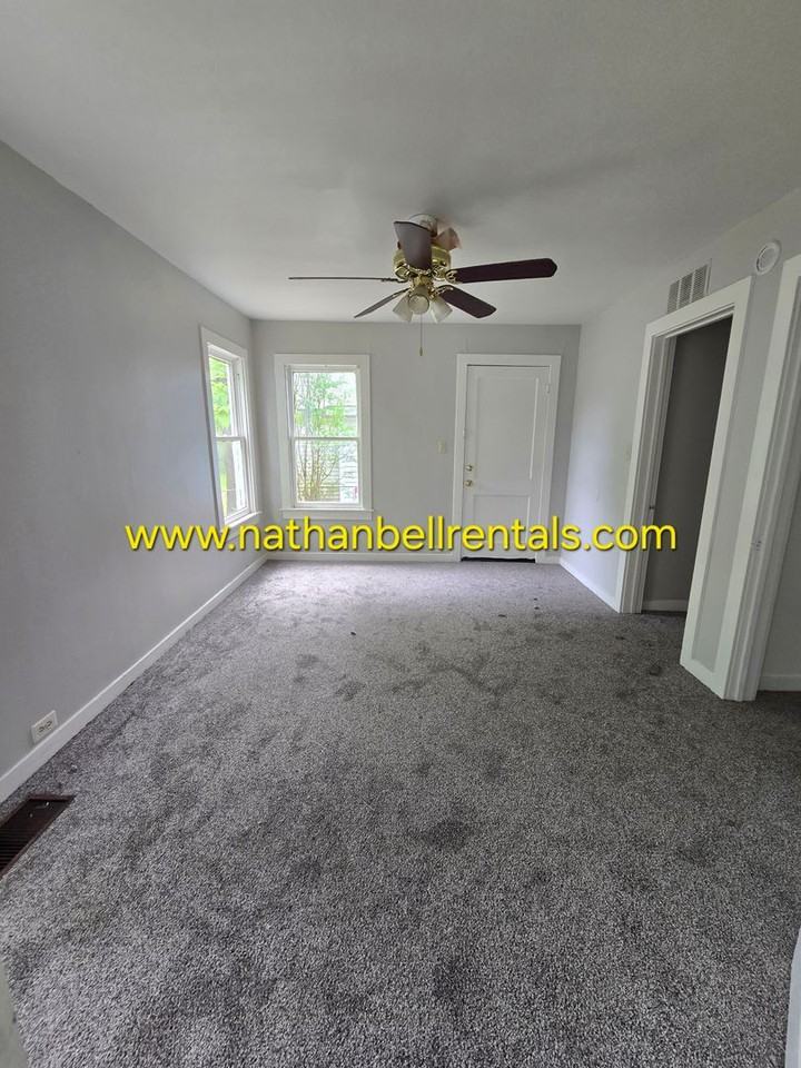 101 23rd St Se - Photo 6 of 12