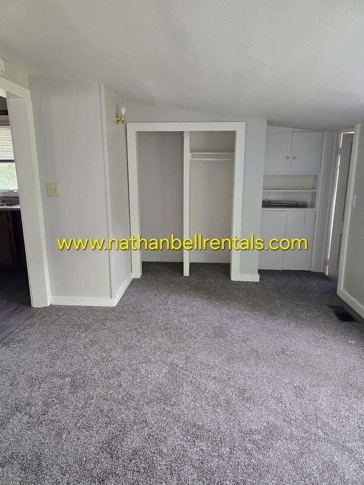 101 23rd St Se - Photo 3 of 12