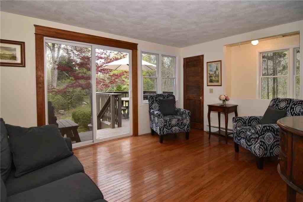 390 Pendar Rd - Photo 3 of 21