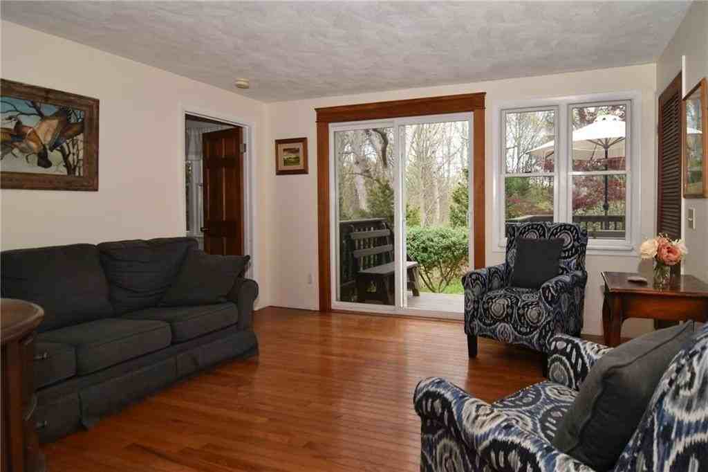 390 Pendar Rd - Photo 4 of 21