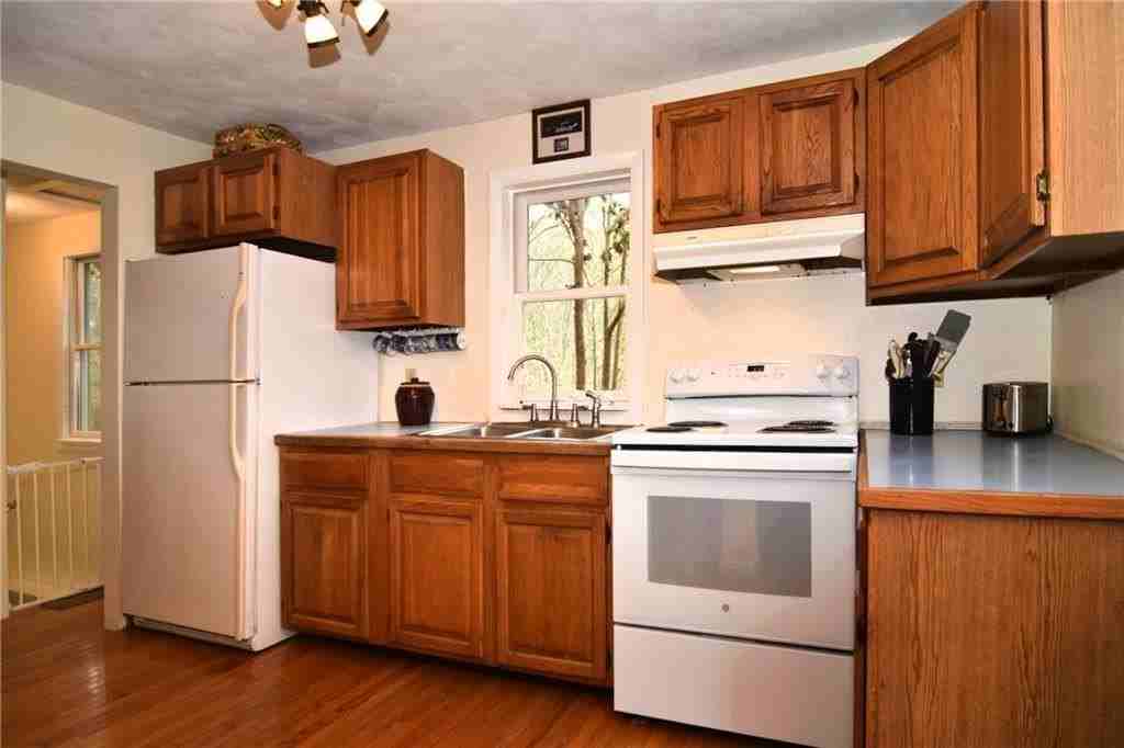 390 Pendar Rd - Photo 7 of 21