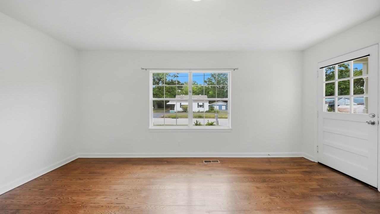 3955 Birmingham Dr - Photo 4 of 22