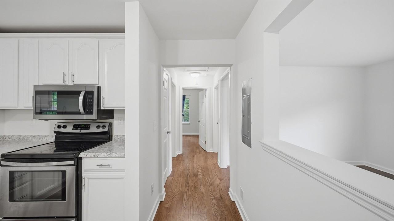 3955 Birmingham Dr - Photo 5 of 22