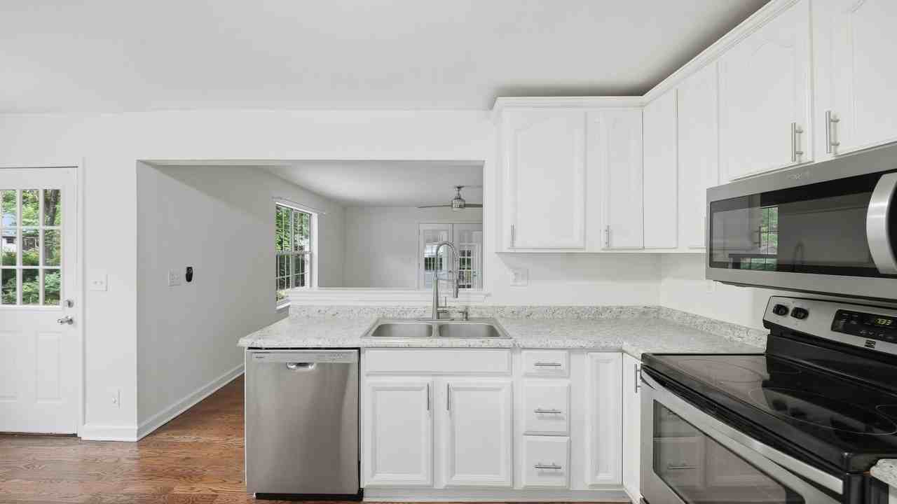 3955 Birmingham Dr - Photo 6 of 22