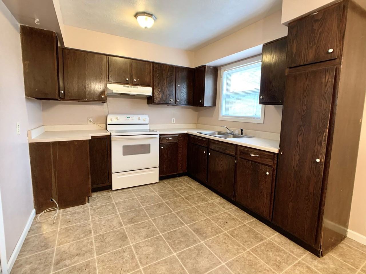 1304 Sunnyside Ave - Photo 2 of 8