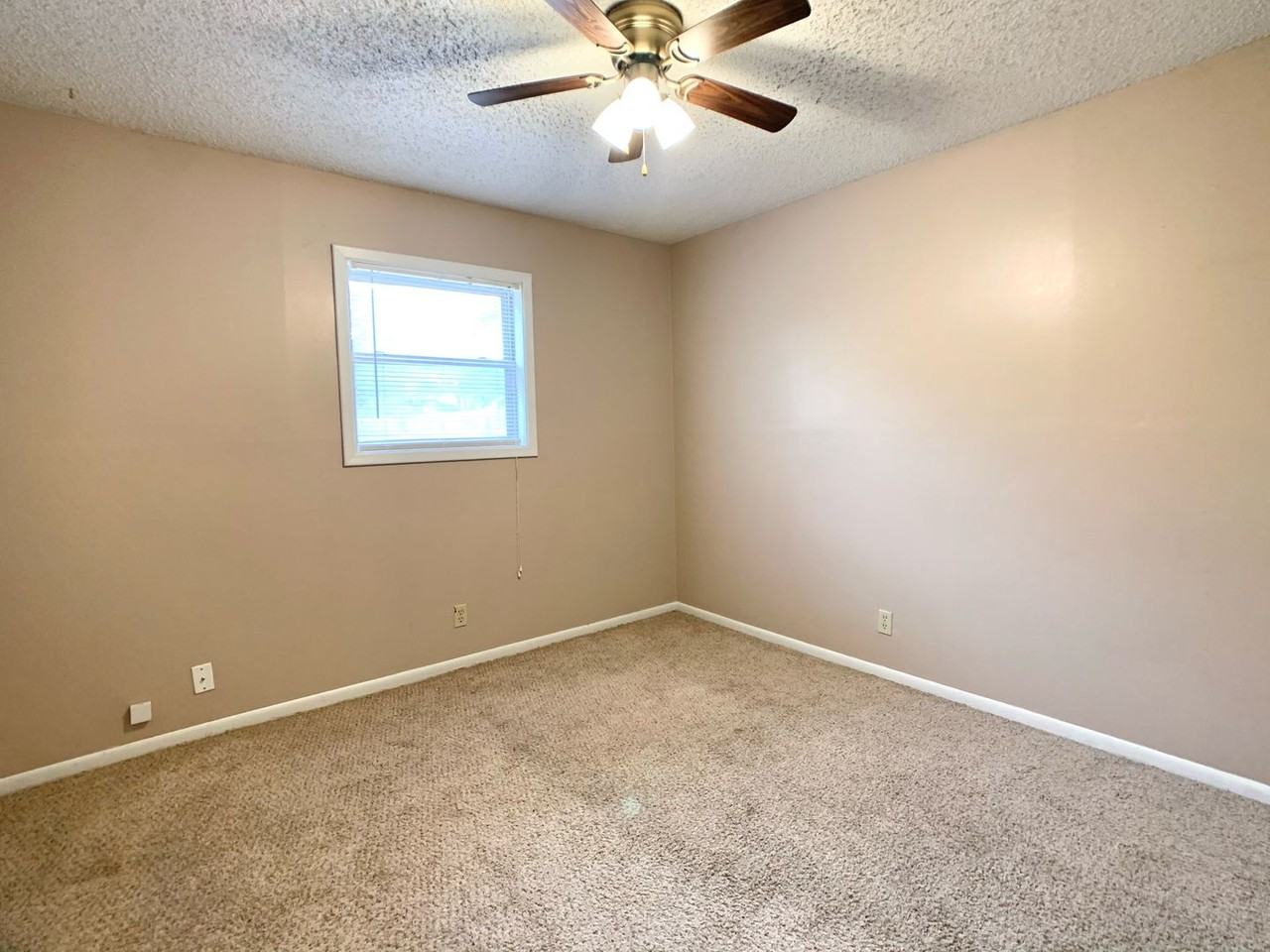 1304 Sunnyside Ave - Photo 4 of 8