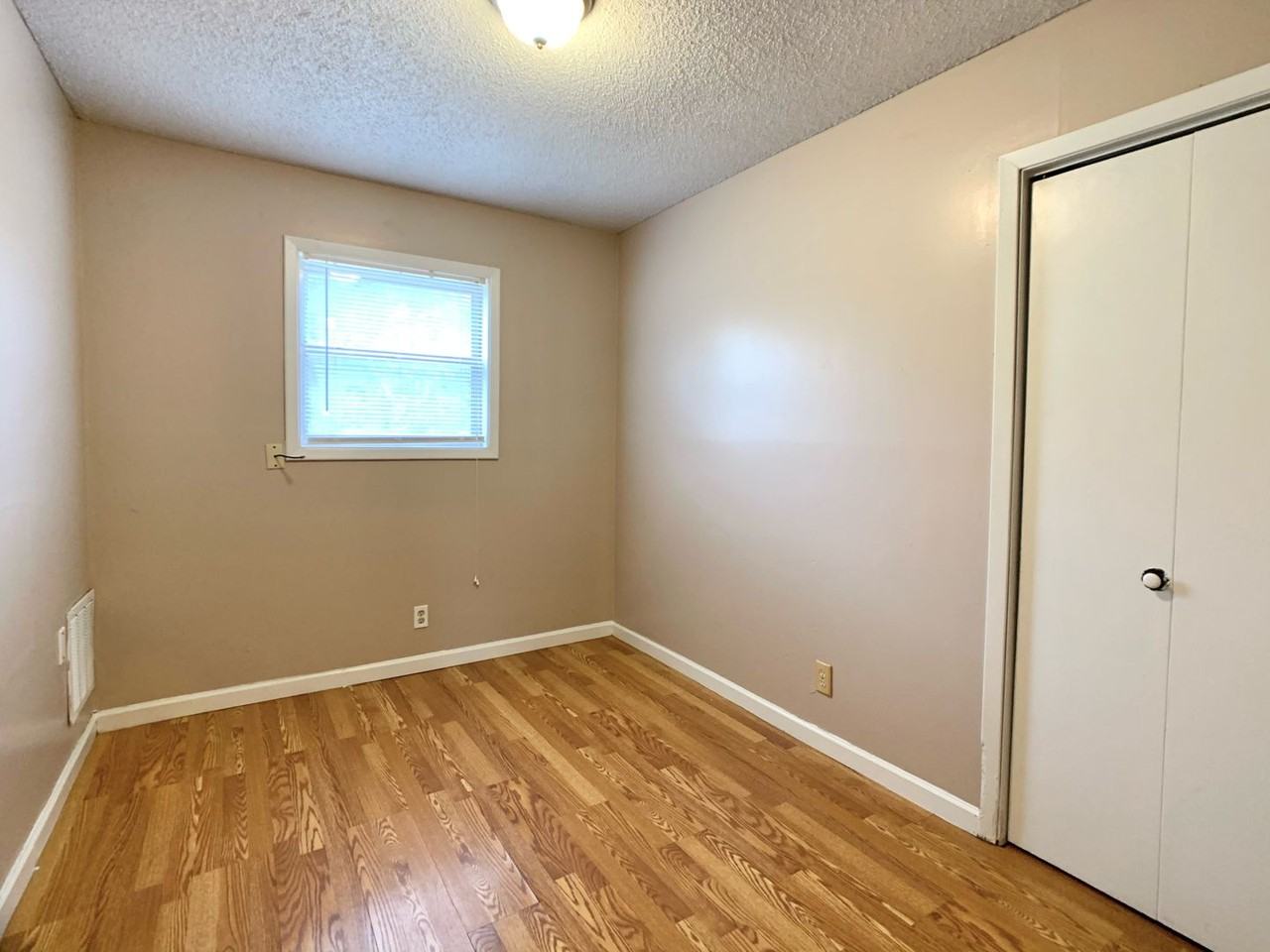 1304 Sunnyside Ave - Photo 6 of 8