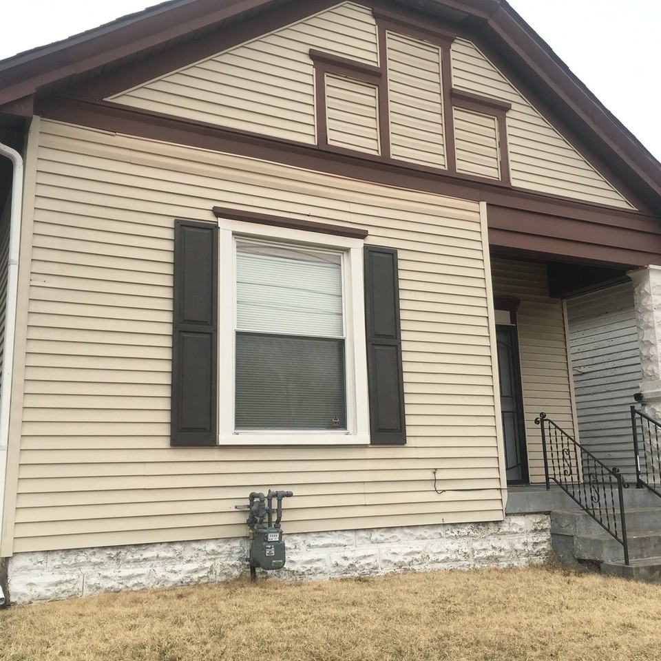2145 Bank St - Photo 2 of 18