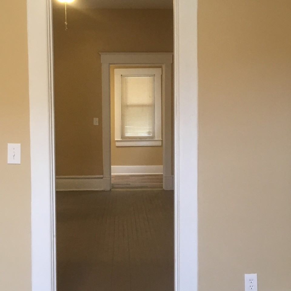 2145 Bank St - Photo 5 of 18