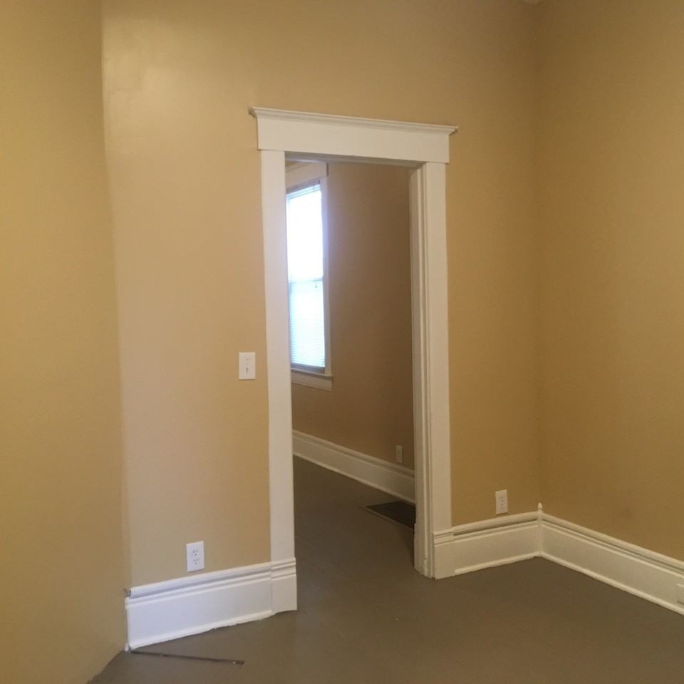 2145 Bank St - Photo 6 of 18