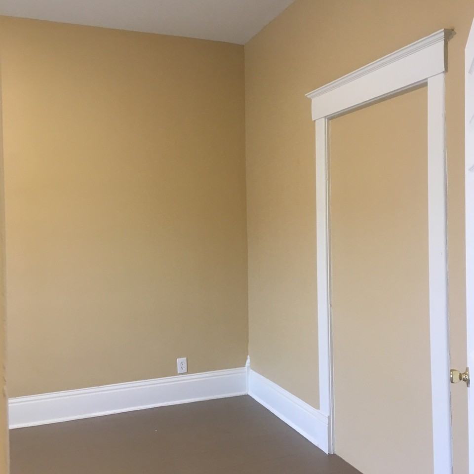 2145 Bank St - Photo 7 of 18
