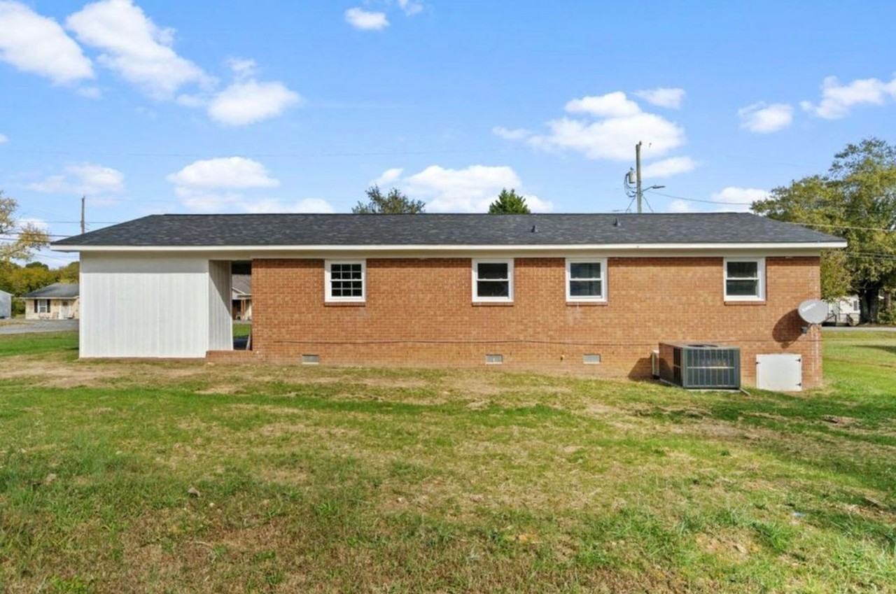 1124 Jackson St - Photo 4 of 23