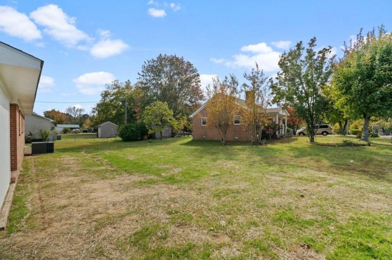 1124 Jackson St - Photo 6 of 23