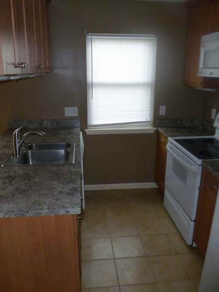 3560 Windmill Dr - Photo 3 of 6