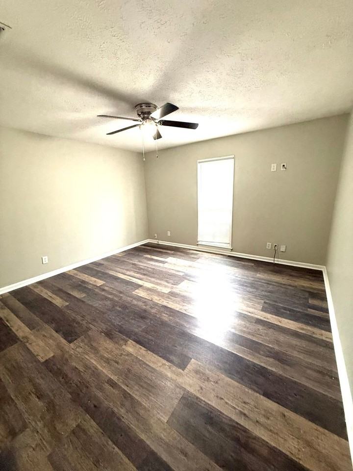 2060 Rexford Rd - Photo 6 of 14