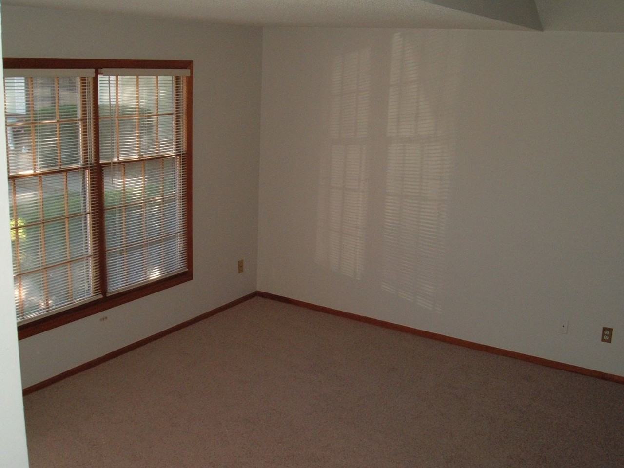 2215 Breckenridge Dr - Photo 2 of 11