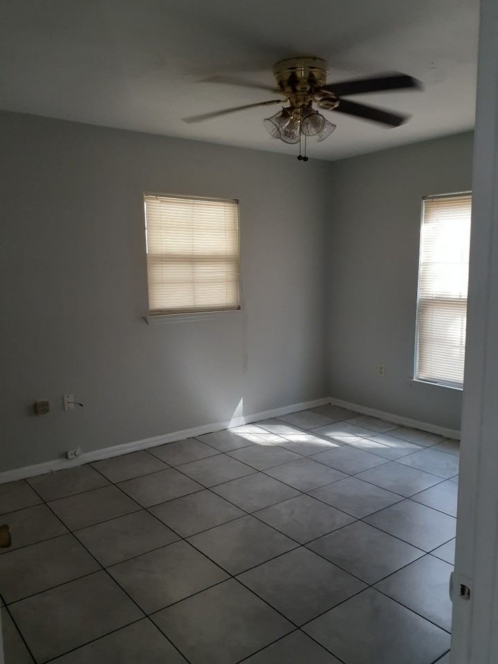 1710 N 21st St #1 - Photo 4 of 8