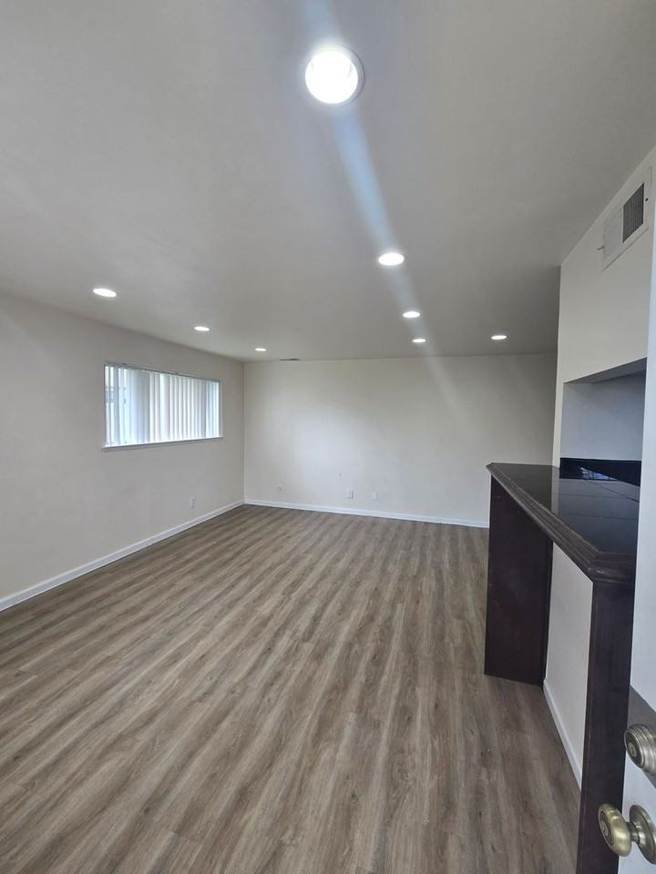 11700 Garnet Way #4 - Photo 5 of 8