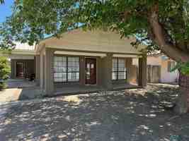featured image of 903 S 11th St