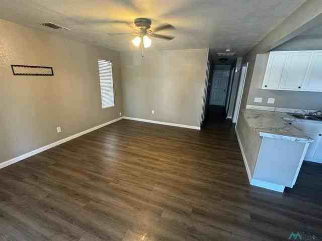 903 S 11th St - Photo 2 of 8
