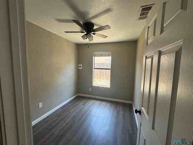 903 S 11th St - Photo 7 of 8