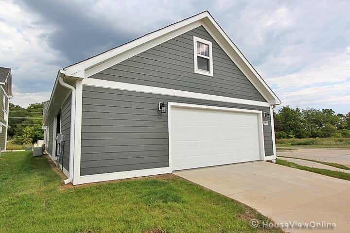 2977 Walden Blvd - Photo 2 of 23