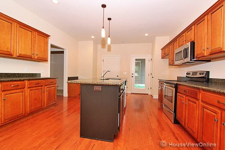 2977 Walden Blvd - Photo 6 of 23