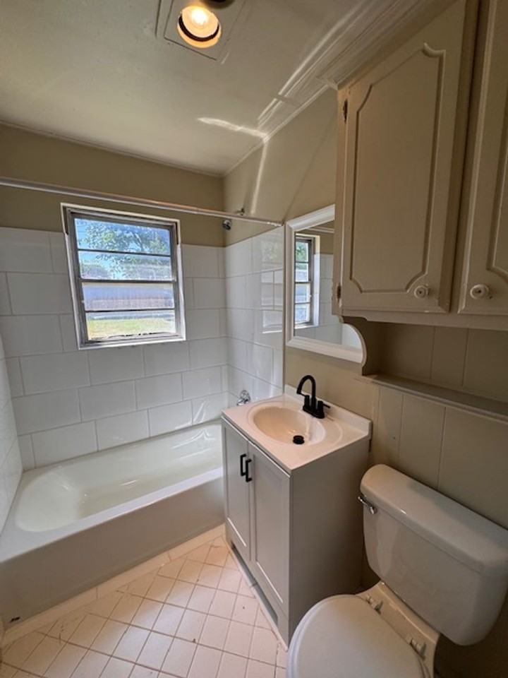 2916 Shirley Ln - Photo 6 of 13